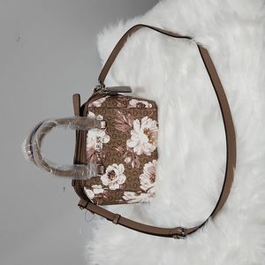 ***NWT*** GUESS handbag